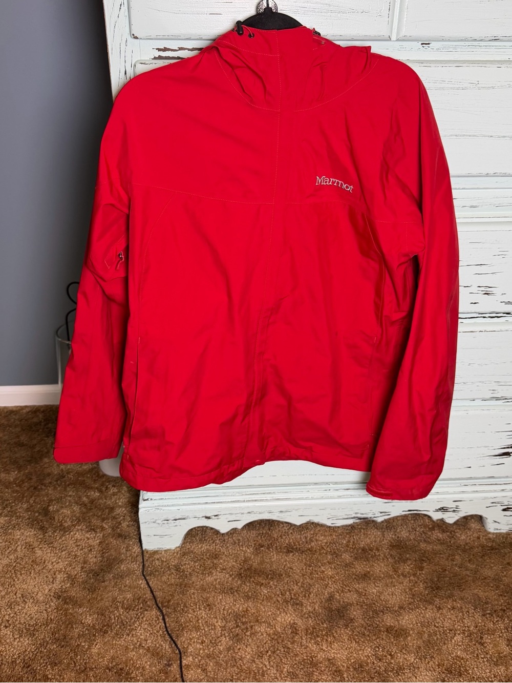 Marmot Women’s PAC-Lite Gortex Red Hooded Raincoat. Size XL.